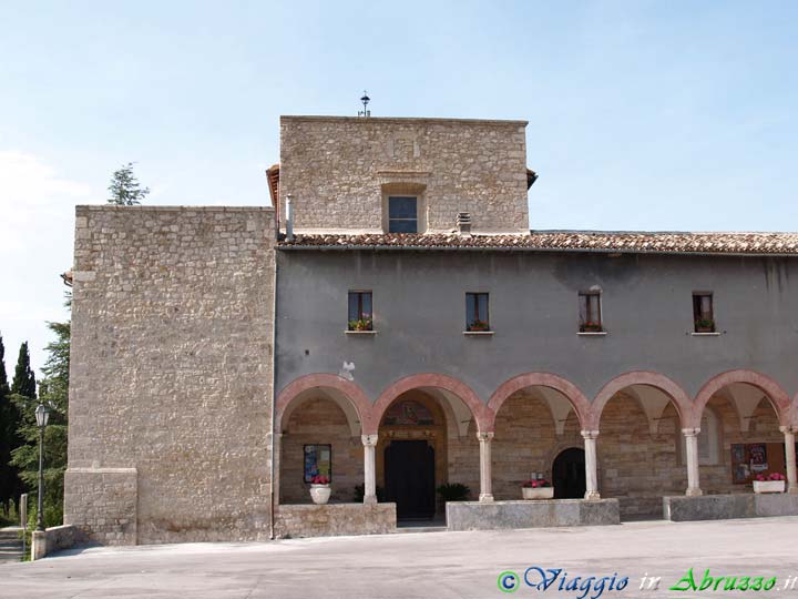22-P5188763+.jpg - 22-P5188763+.jpg - La chiesa e il convento di S. Maria dei Lumi (XIII sec.).